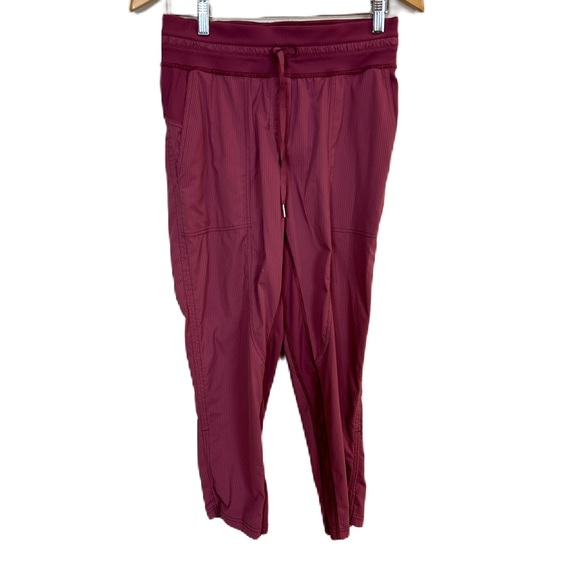Lululemon Dance Studio Crop *25" in Misty Merlot Pants‎ Women’s Sz 6 - Picture 1 of 4